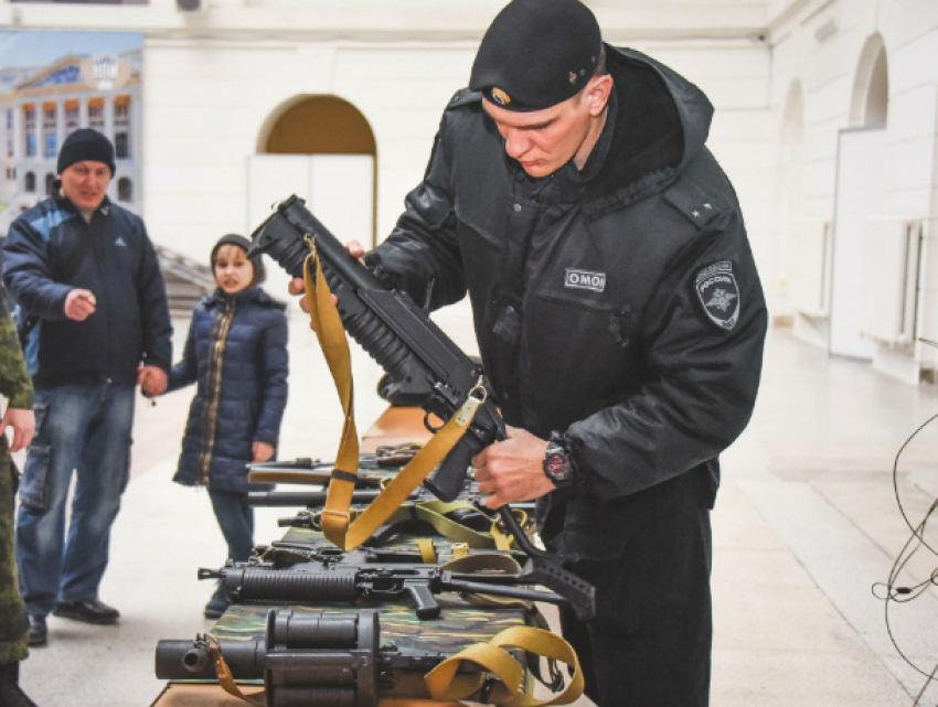 В новочеркасском политехе прошла выставка русского стрелкового оружия