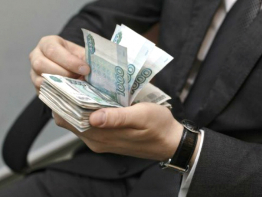 Новочеркасским чиновникам будут выплачивать по четыре оклада на лечение