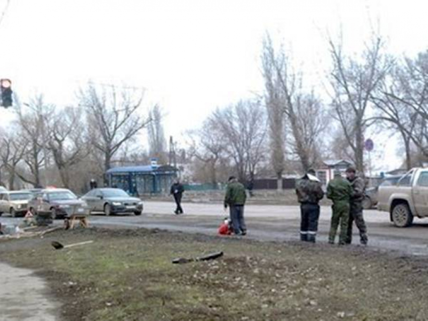 Ямочный ремонт в Новочеркасске: засыпают лужи щебнем