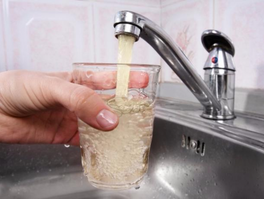 Отвратительное качество водопроводной воды в Новочеркасске назвали приемлемым