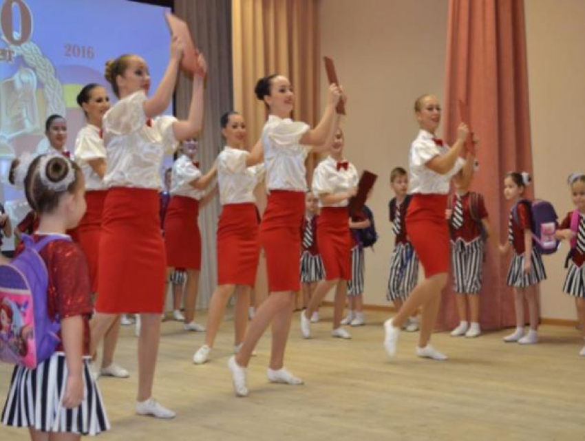 Новочеркасская школа №23 широко отметила 50-летний юбилей 