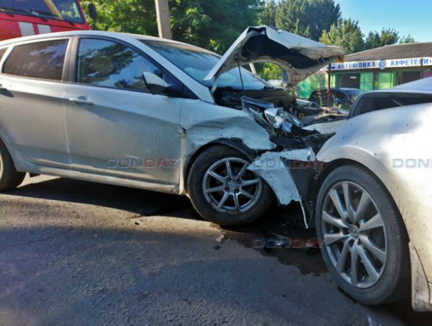 Невнимательный водитель устроил двойное ДТП в Новочеркасске