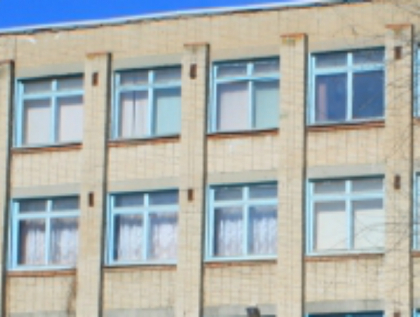 В школе № 17 Новочеркасска заменят окна на 3,4 миллиона рублей