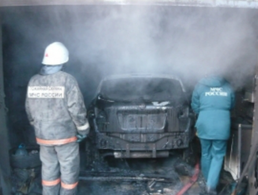 Оставленный на ремонт автомобиль сгорел вместе с автосервисом в Новочеркасске