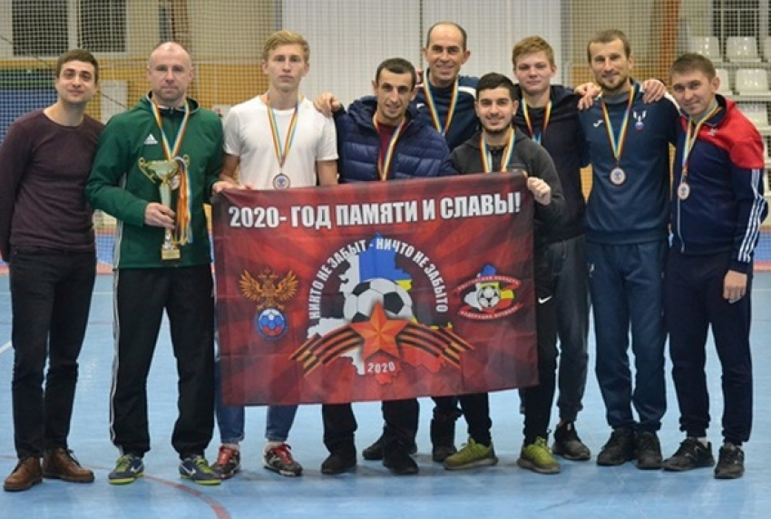 Новочеркасцы завоевали бронзу в Рождественском турнире по мини-футболу