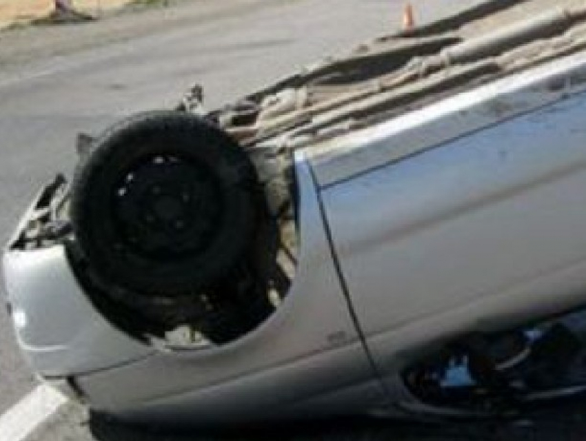 Автомобиль Daewoo Matiz перевернулся при обгоне на спуске Герцена в Новочеркасске
