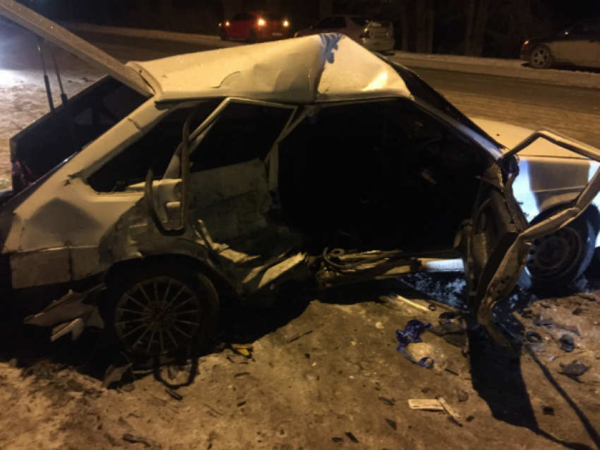 В ДТП с тремя автомобилями в Новочеркасске сильно пострадали два человека