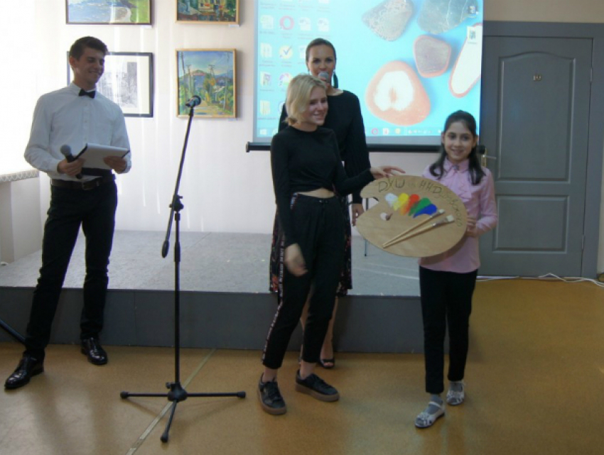В новочеркасской детской художественной школе имени Дубовского прошло посвящение в художники