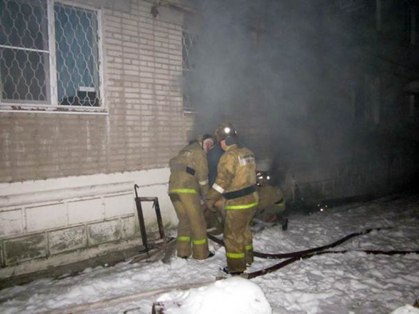 Бомжи устроили пожар в подвале пятиэтажки в Новочеркасске
