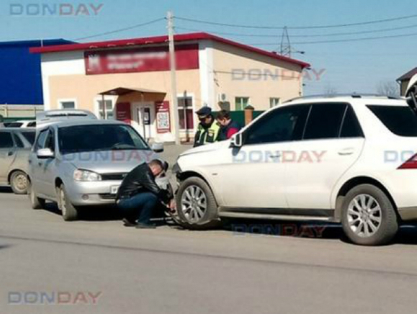 Автоледи на «Калине» в лобовую протаранила «Мерседес» в Новочеркасске