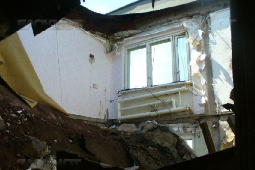 Взрыв стал причиной обрушения частного дома в Новочеркасске