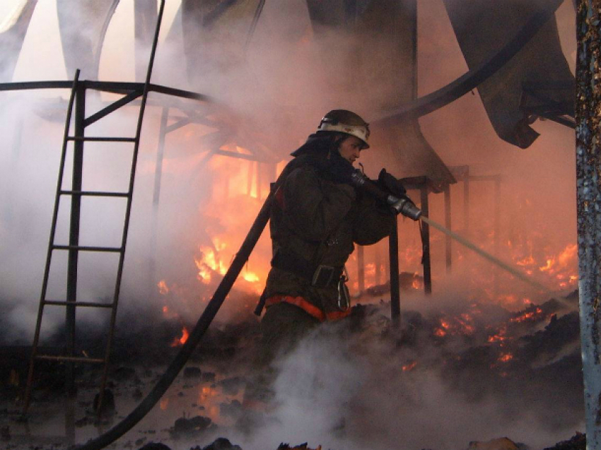 Упавшее на плиту полотенце стало причиной пожара в шестиквартирном доме в Новочеркасске