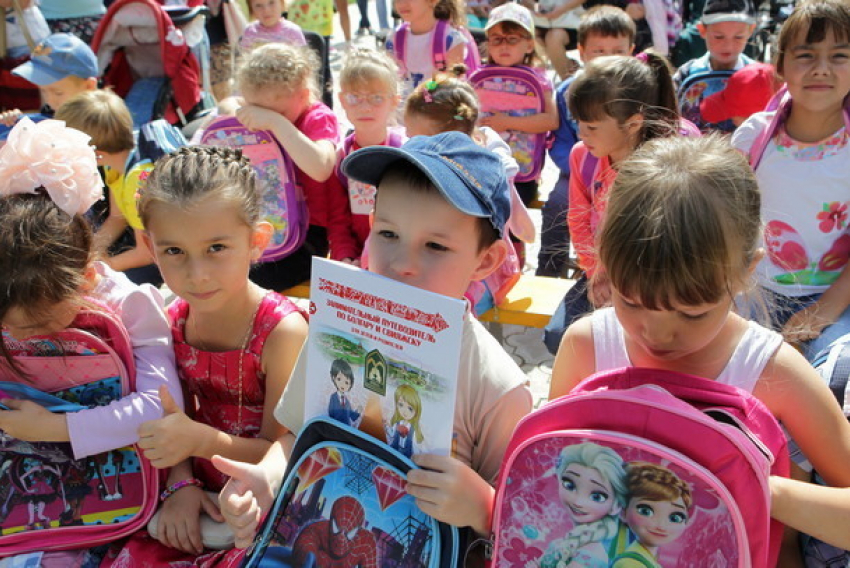 В Новочеркасске помогут собрать детей в школу