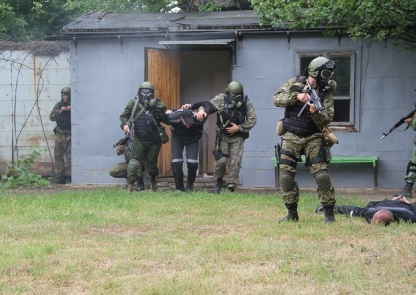 В Новочеркасске ловили вооруженных беглецов из колонии