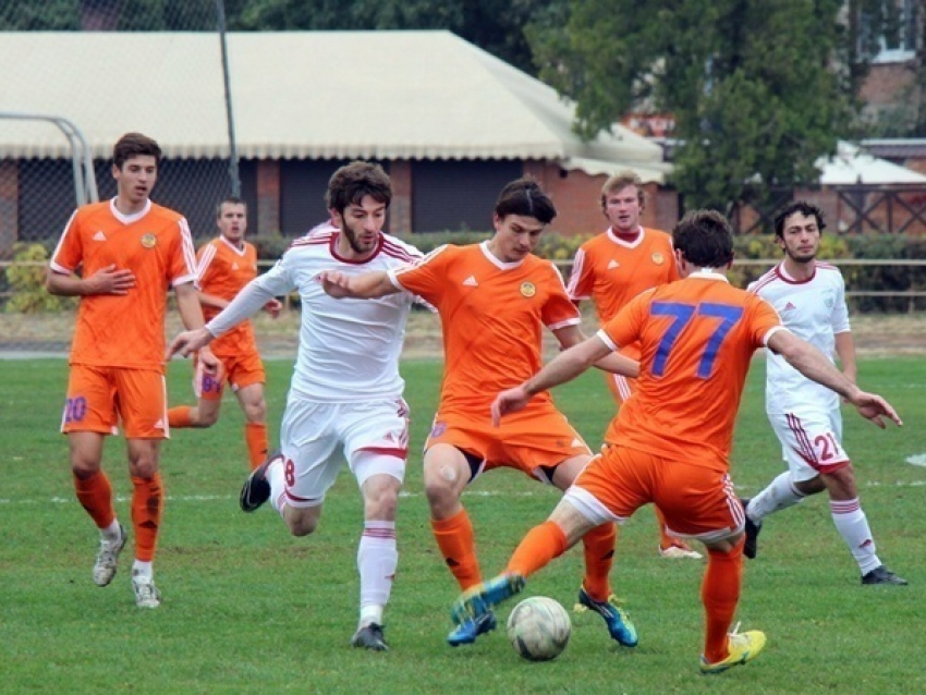 Новочеркасский футбольный клуб «Митос» сыграл вничью с пятигорской командой