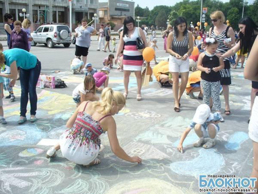 600 детей разрисовали Новочеркасск мелками