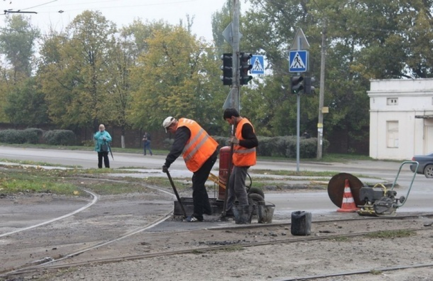 В Новочеркасске наконец-то отремонтируют трамвайный путь по второму маршруту
