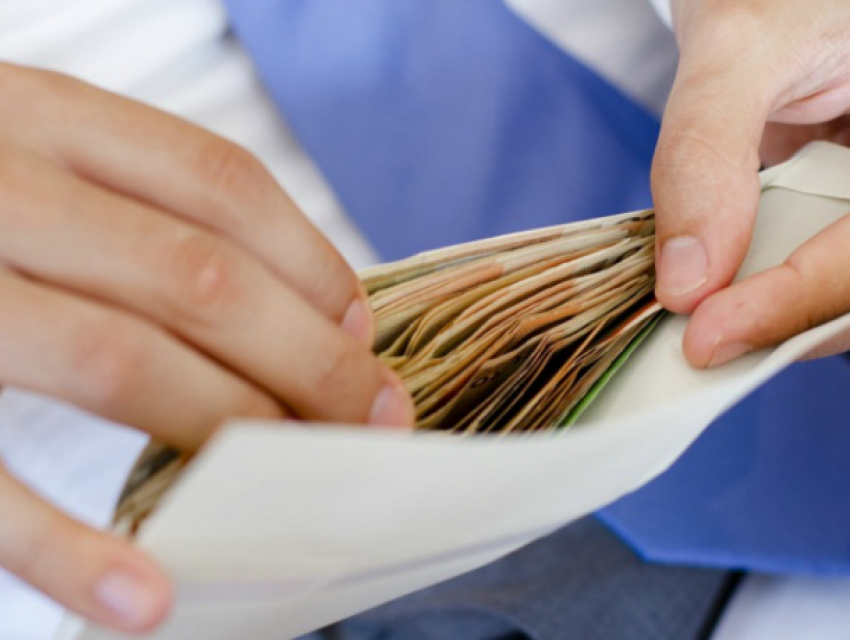 Восемь чиновников из администрации Новочеркасска скрыли свой реальный годовой доход