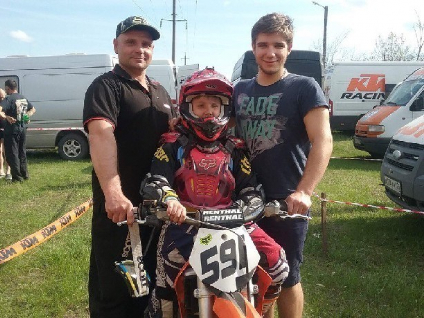 Отец и сын Дроздовы из Новочеркасска выиграли медали чемпионата ЮФО по мотоспорту