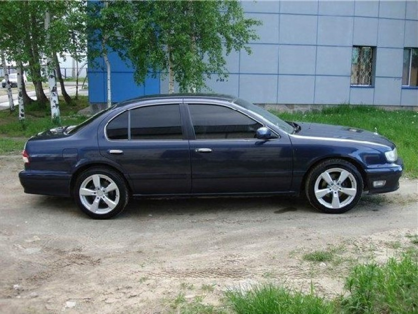 Мастер автосервиса в Новочеркасске угнал отданный в ремонт Nissan Cefiro