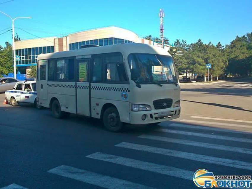 В Новочеркасске маршрутка сбила 79-летнюю женщину – пострадавшая в реанимации