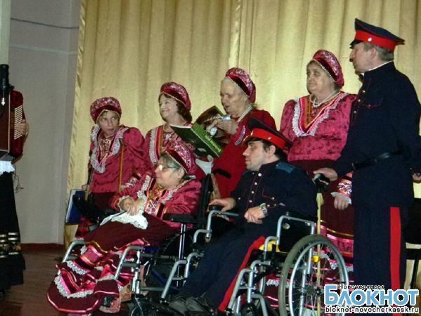 В Новочеркасском доме-интернате для престарелых и инвалидов поздравили мужчин