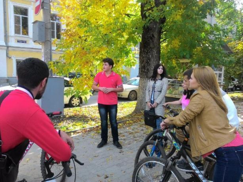 В Новочеркасске прошли дебютные велоэкскурсии по значимым городским местам