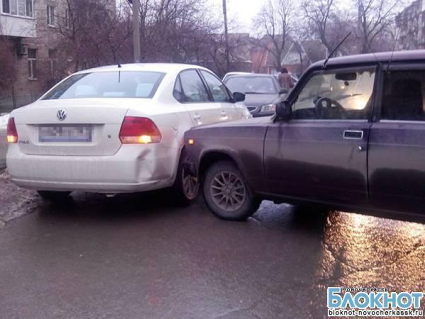 В Новочеркасске два автомобиля устроили ДТП без водителей