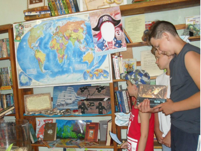 Литературно-творческий конкурс «За 90 дней лета вокруг книжного света» проходит в Новочеркасске
