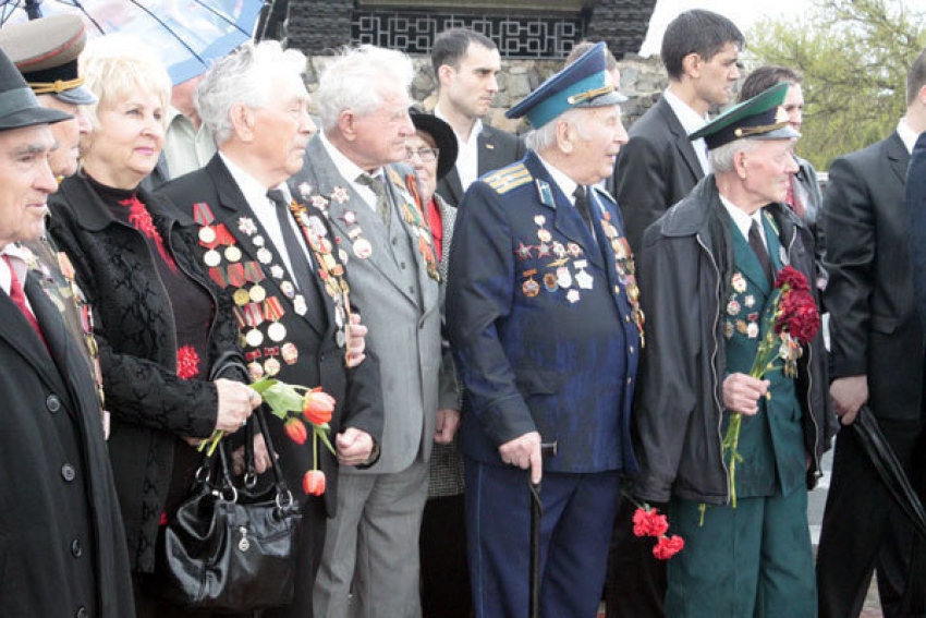  Новошахтинцы в ознаменование освобождения города устроили автопробег