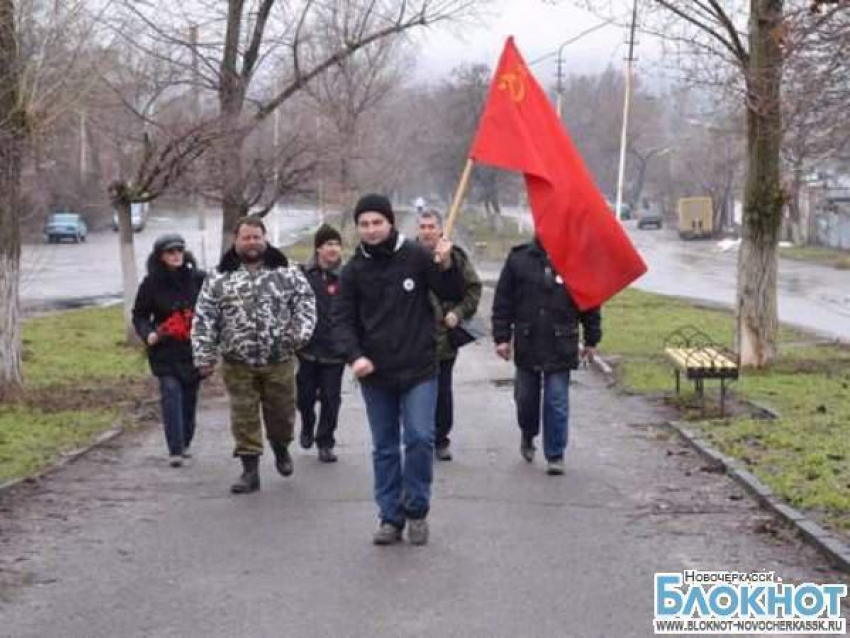 Шествие со Знаменем Победы в честь 70-летия освобождения Новочеркасска поддержало всего 8 человек