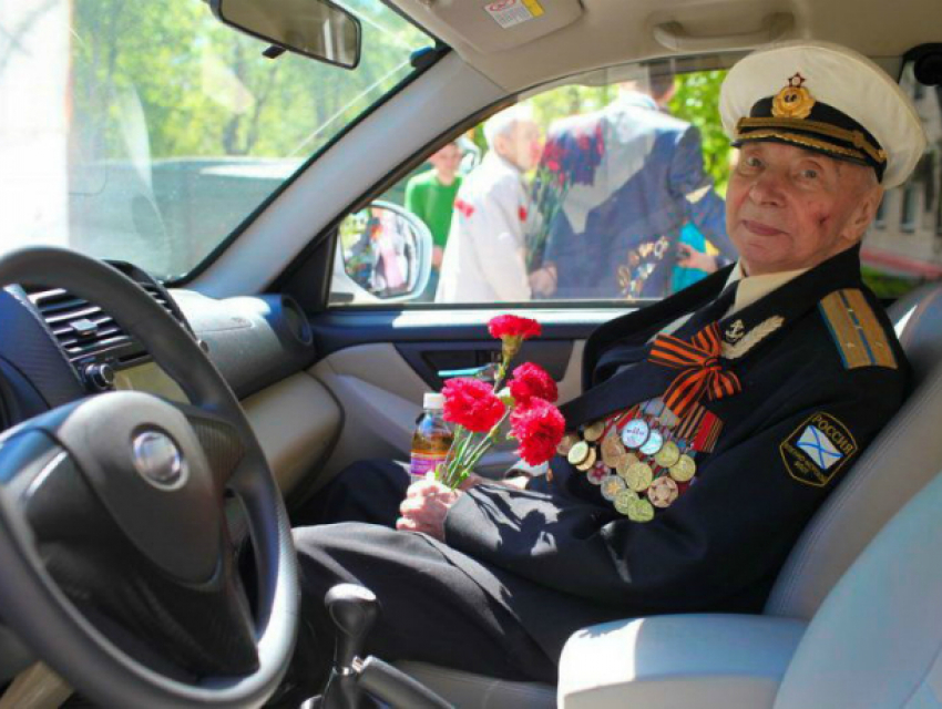 Ветеранам Великой Отечественной войны решили предоставить бесплатное такси в Новочеркасске